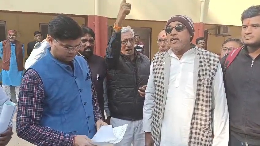 मुख्यमंत्री के नाम अनुविभागीय अधिकारी को सौंपा 16 सूत्रीय ज्ञापन
