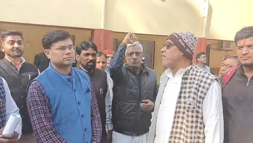 मुख्यमंत्री के नाम अनुविभागीय अधिकारी को सौंपा 16 सूत्रीय ज्ञापन