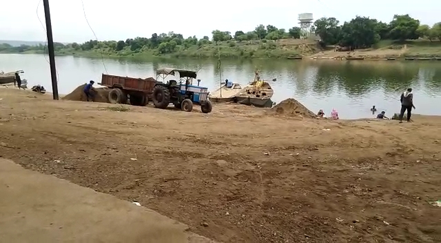 रेत माफियाओं के सामने बेबस प्रशासन: अमिलकोनी टोक और बरुआ घाट में अवैध उत्खनन का बोलबाला