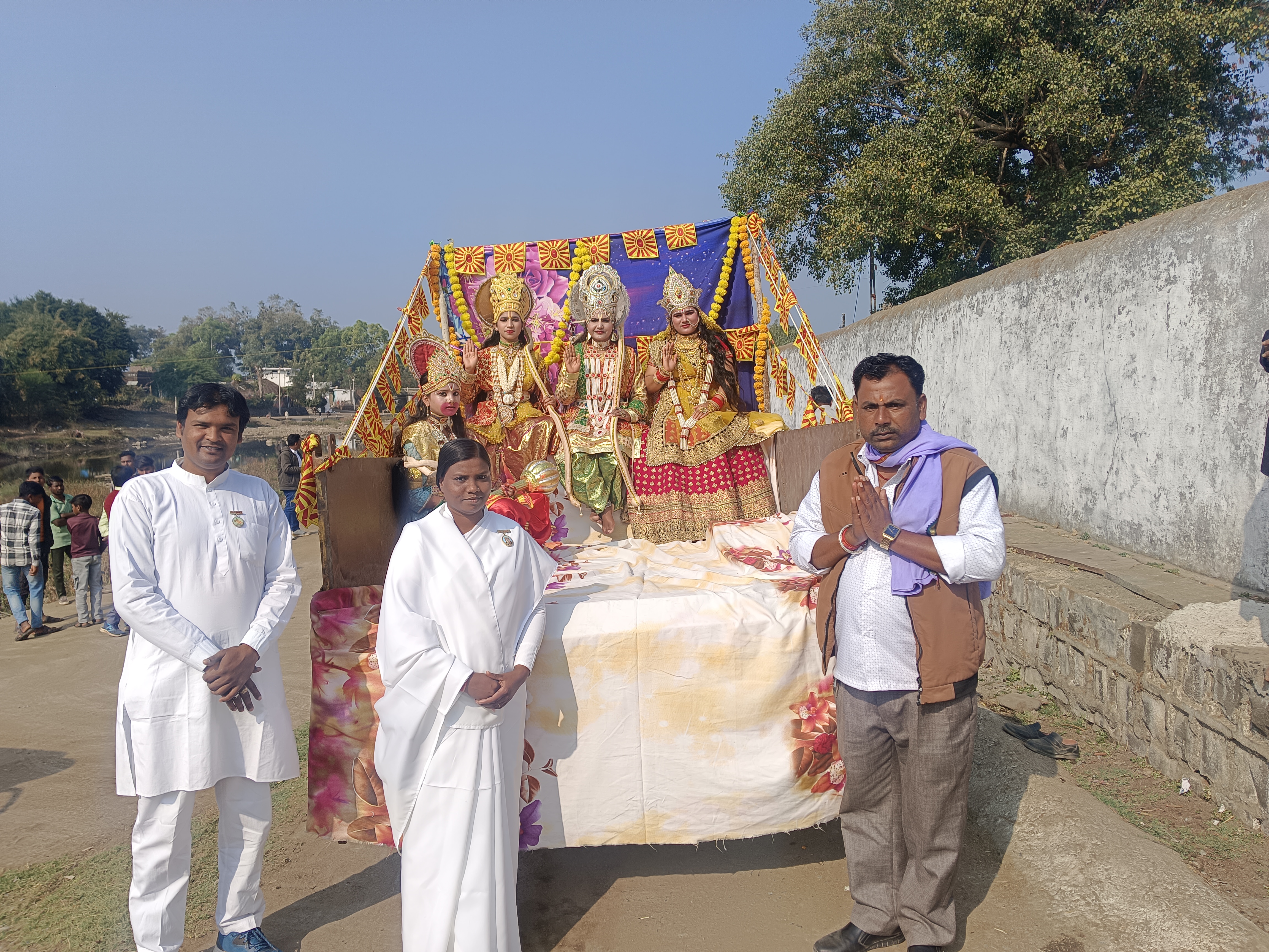 संत असंग देव के प्रवचनों से मंत्रमुग्ध हुए श्रद्धालु, शांति धाम केसली में दो दिवसीय कथा का शुभारंभ posted by Manish Kumar Chaubey from Sagar