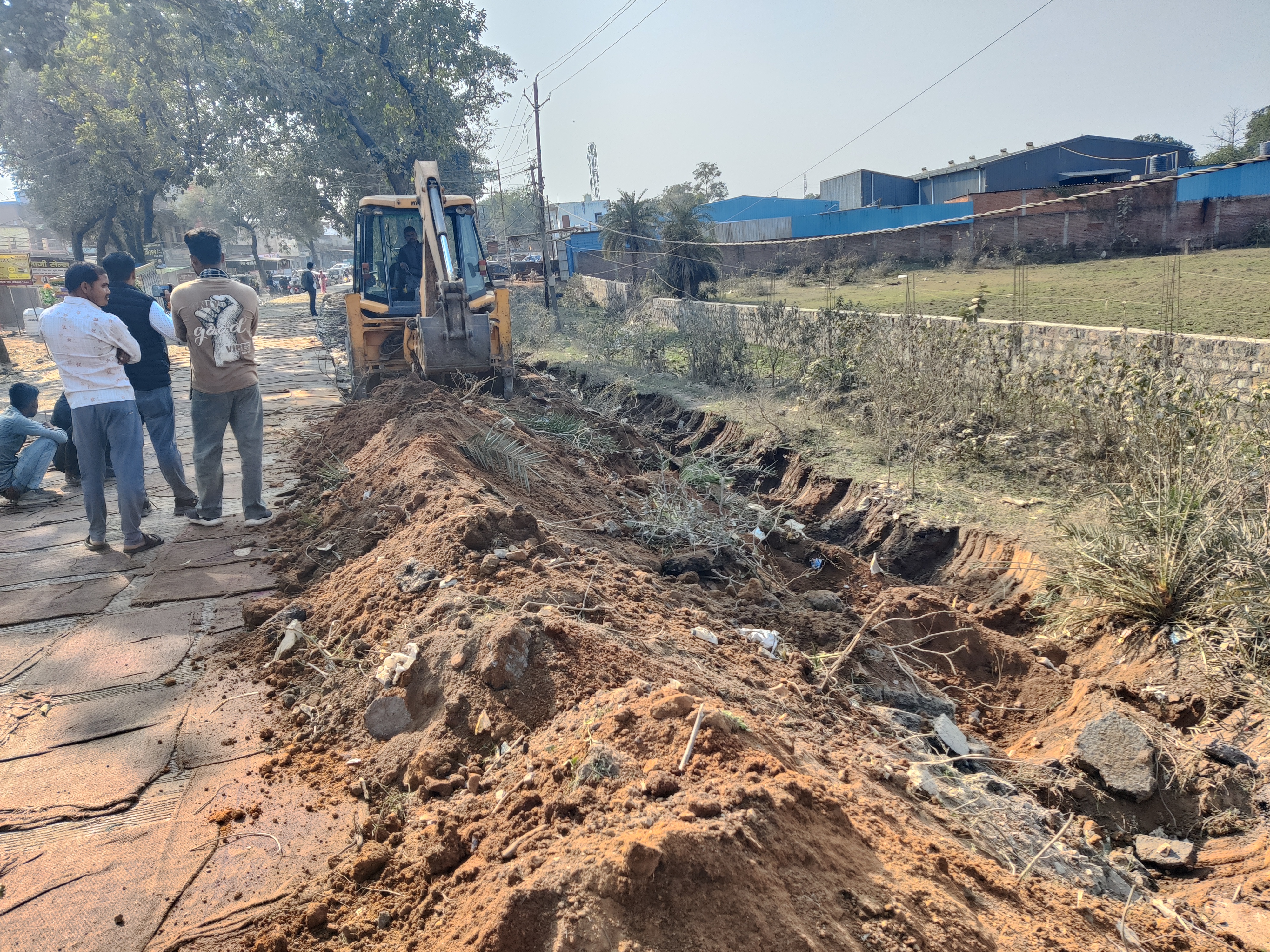 सड़क निर्माण में गुणवत्ताहीन कार्य, ठेकेदार की लापरवाही