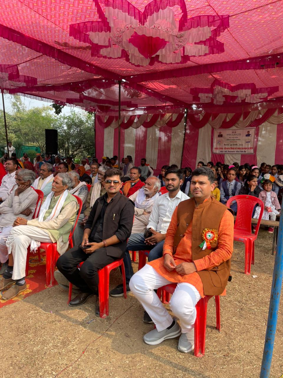 त्यौंथर गोंदकला विद्यालय: हर्षोल्लास के साथ मनाया गया 77वाँ गणतंत्र दिवस