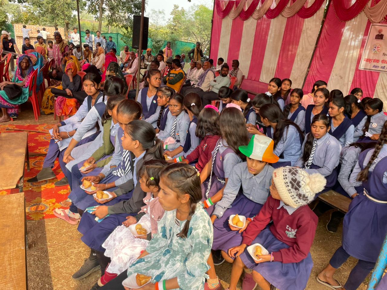 त्यौंथर गोंदकला विद्यालय: हर्षोल्लास के साथ मनाया गया 77वाँ गणतंत्र दिवस
