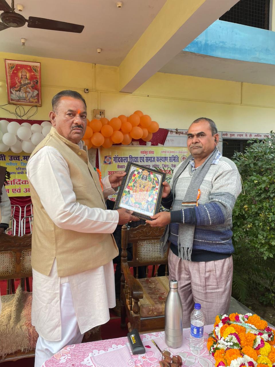 त्यौंथर गोंदकला विद्यालय: हर्षोल्लास के साथ मनाया गया 77वाँ गणतंत्र दिवस