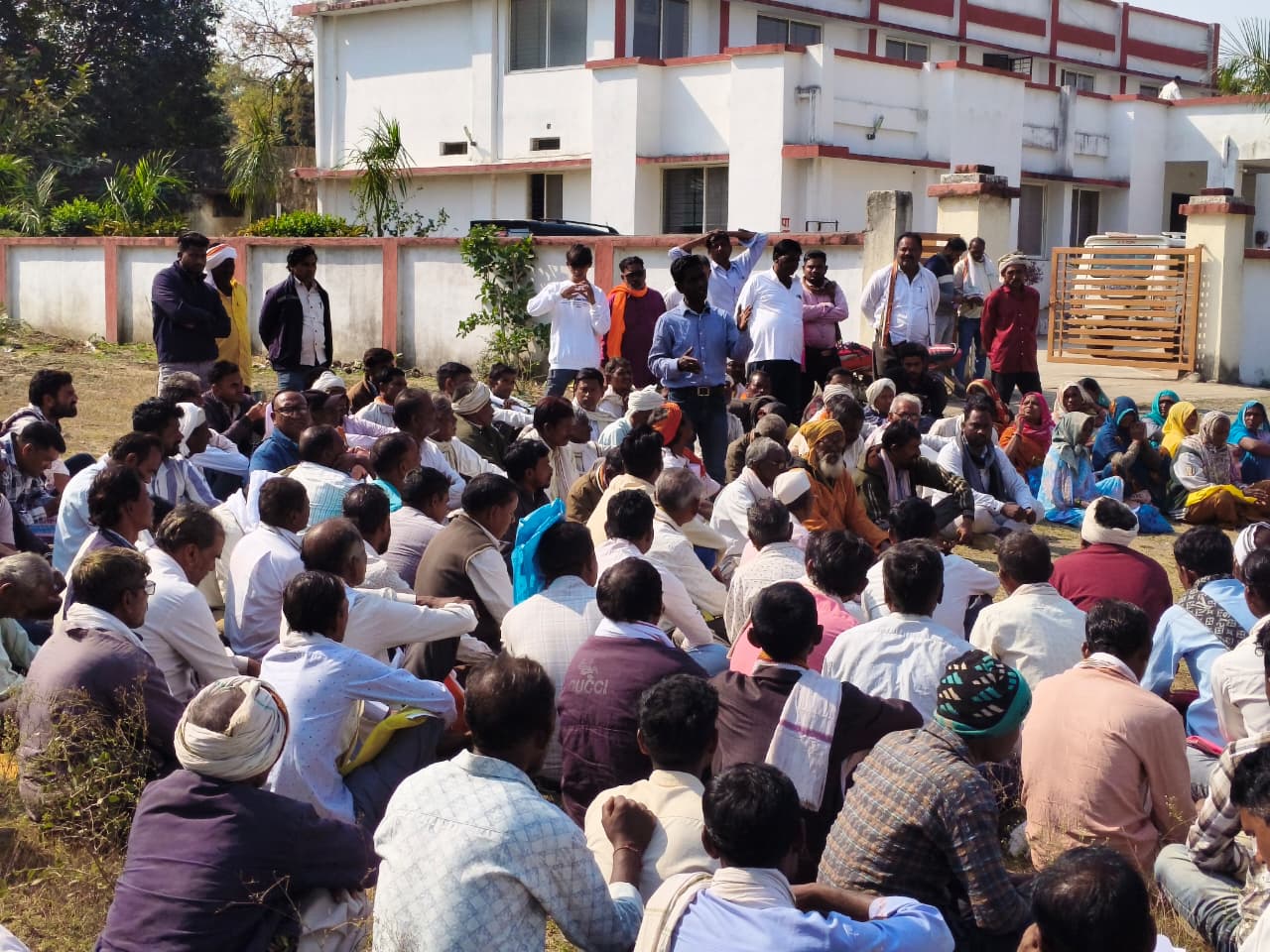 पांगरी बांध परियोजना: किसानों और एस.डी.एम. के बीच तात्कालिक समझौता