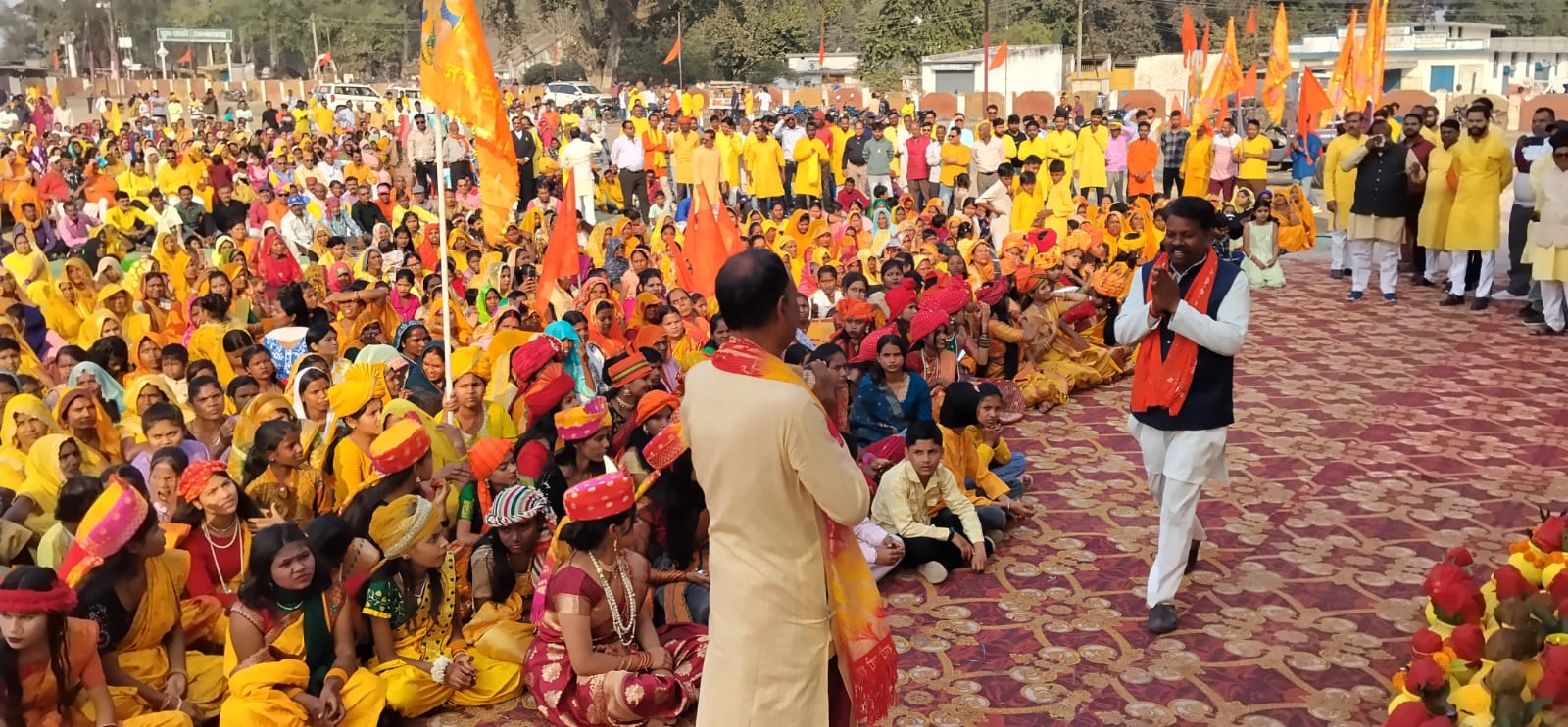 नौरोजाबाद में भव्य हिन्दू सम्मेलन यात्रा का आयोजन पुष्पवर्षा के साथ हुआ जिसमें वरिष्ठ नागरिकों ने भारतीय संस्कृति के संरक्षण का आह्वान किया