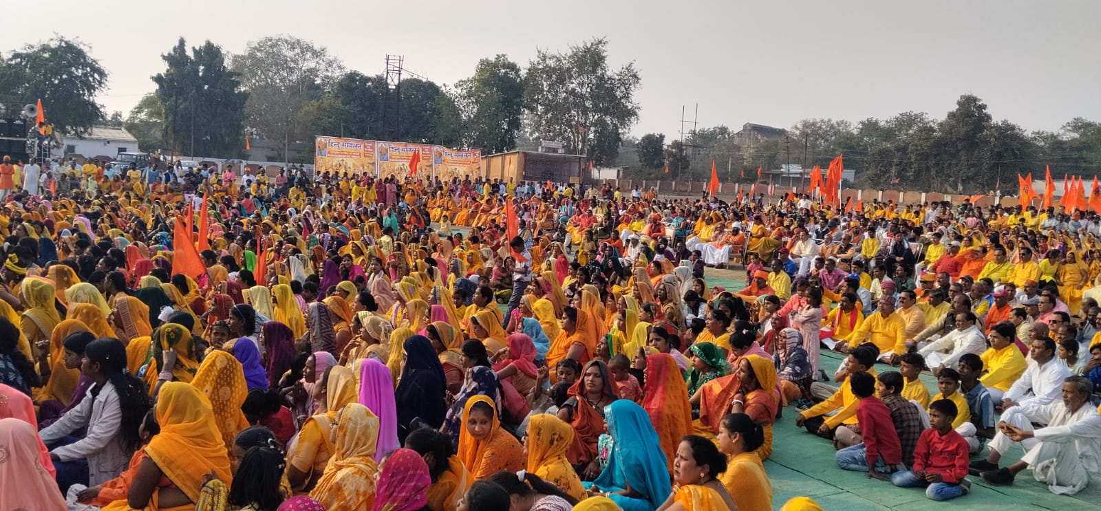 नौरोजाबाद में भव्य हिन्दू सम्मेलन यात्रा का आयोजन पुष्पवर्षा के साथ हुआ जिसमें वरिष्ठ नागरिकों ने भारतीय संस्कृति के संरक्षण का आह्वान किया