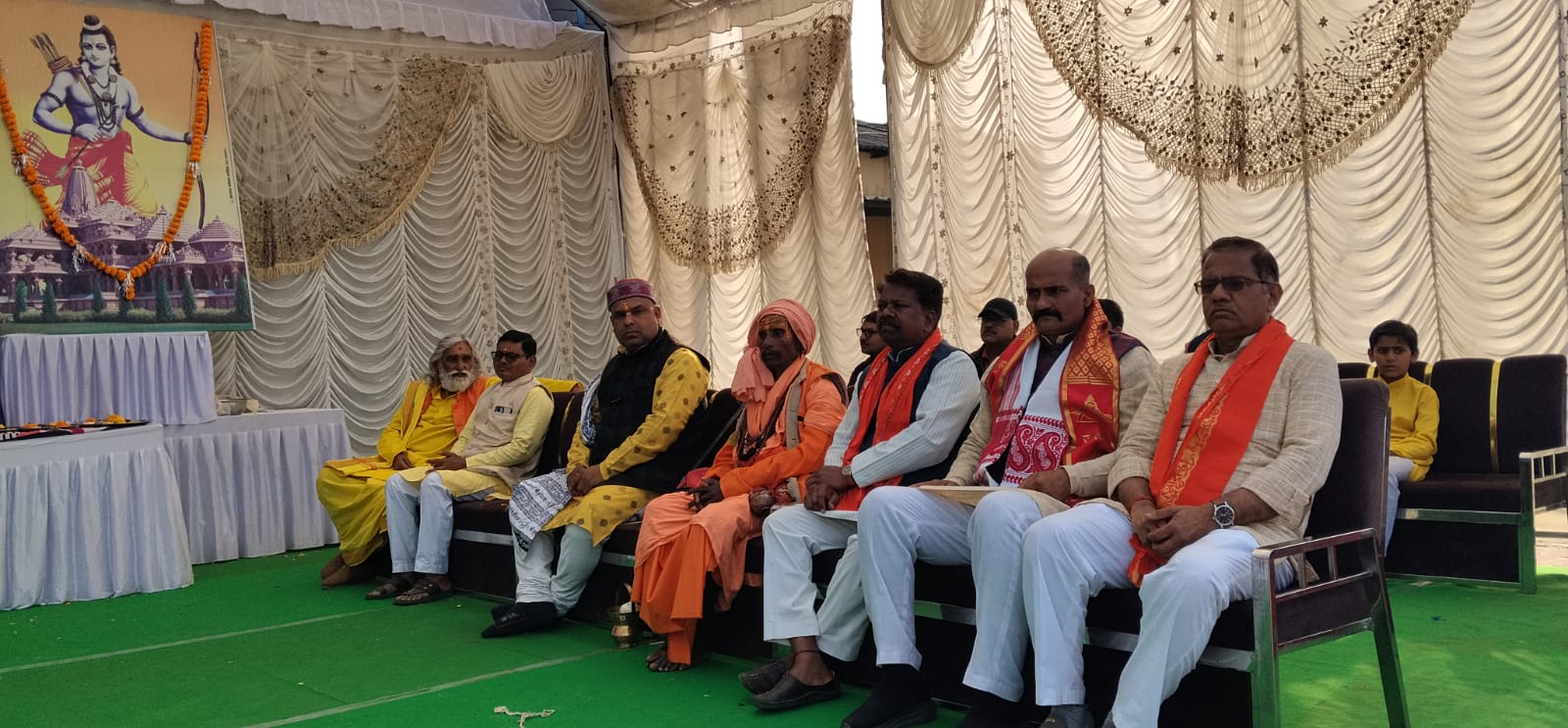 नौरोजाबाद में भव्य हिन्दू सम्मेलन यात्रा का आयोजन पुष्पवर्षा के साथ हुआ जिसमें वरिष्ठ नागरिकों ने भारतीय संस्कृति के संरक्षण का आह्वान किया
