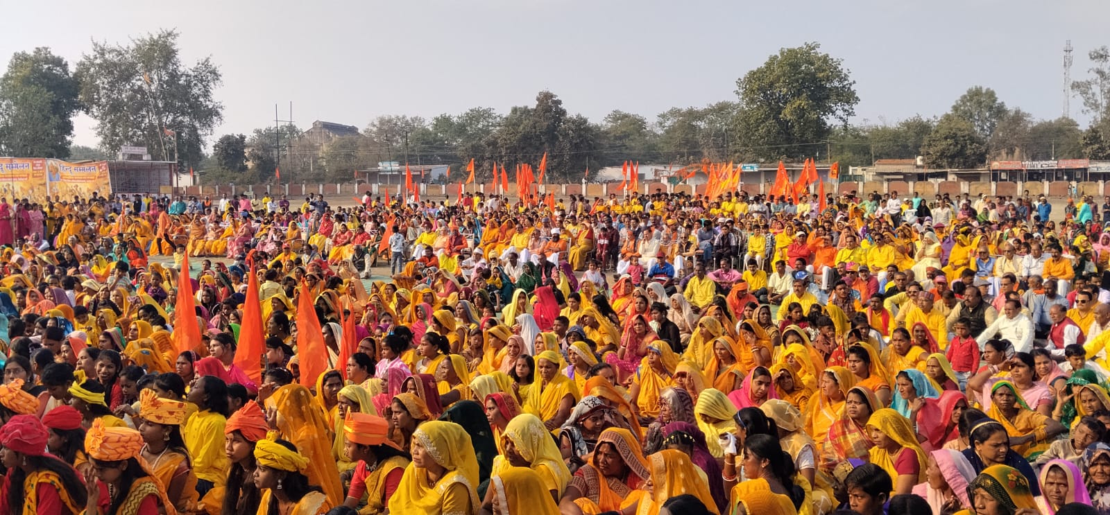 नौरोजाबाद में भव्य हिन्दू सम्मेलन यात्रा का आयोजन पुष्पवर्षा के साथ हुआ जिसमें वरिष्ठ नागरिकों ने भारतीय संस्कृति के संरक्षण का आह्वान किया