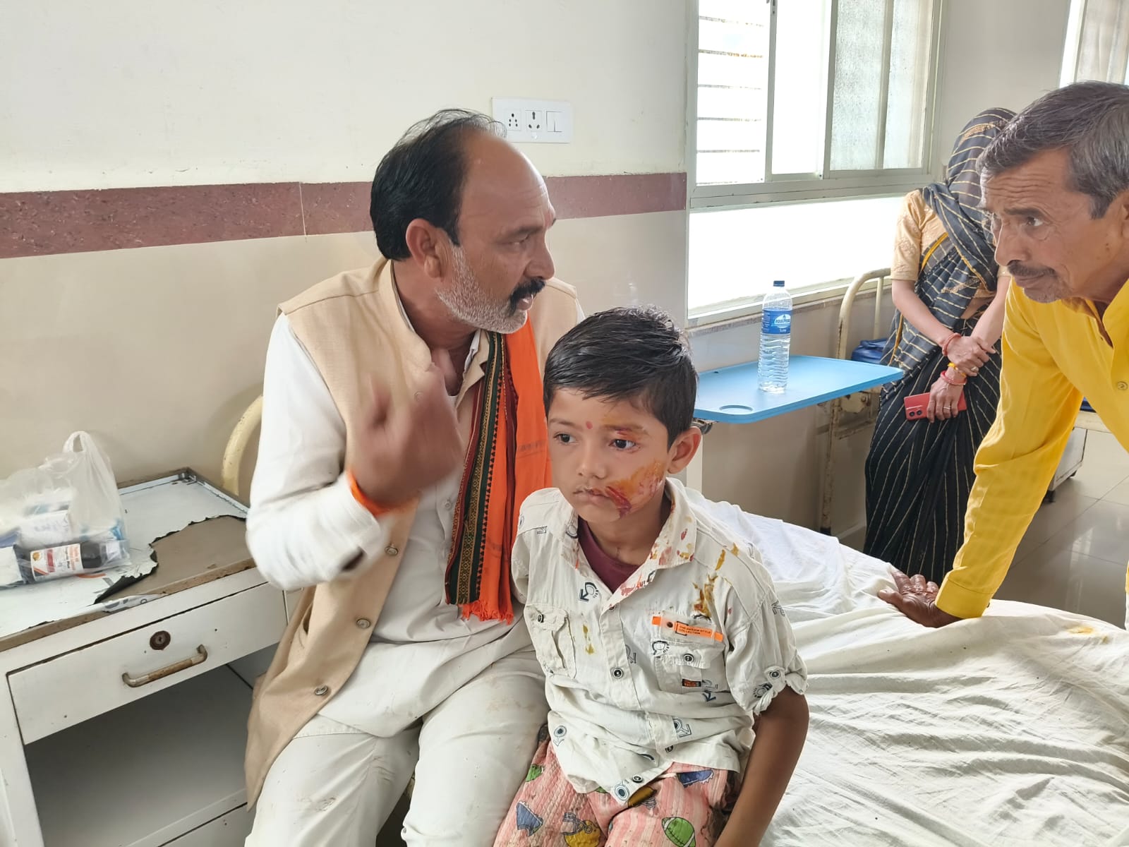 सीहोर जिले के ग्राम सोटिया में जंगली सियार का हमला: 8-10 लोग घायल