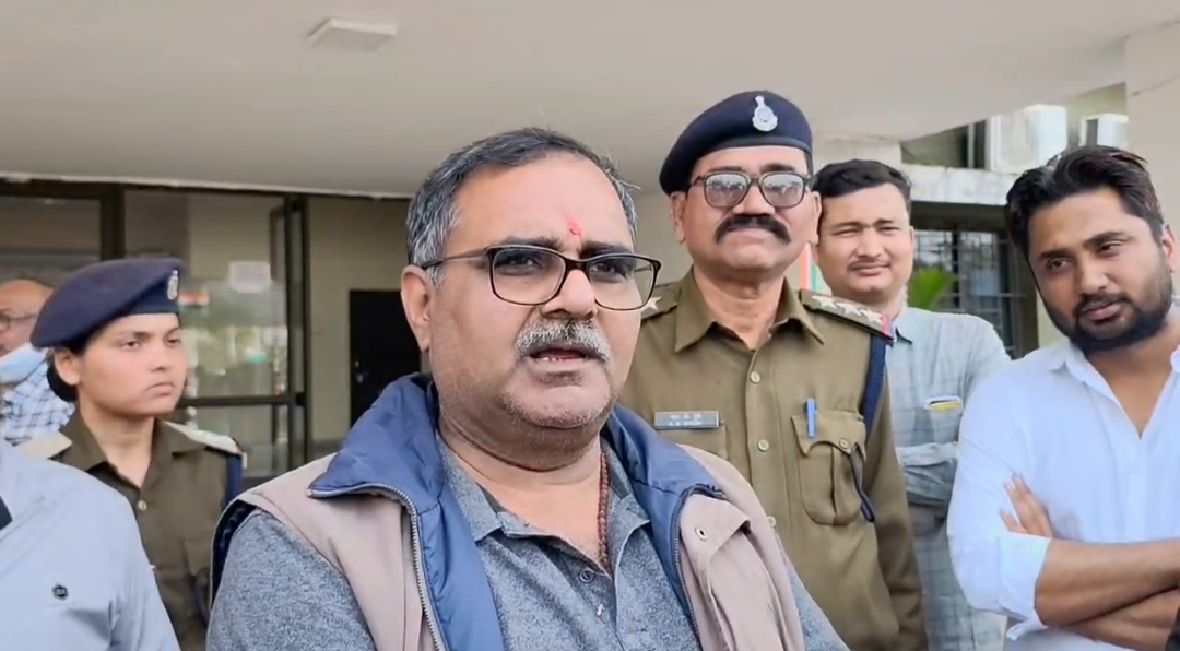 सिंगरौली: मेगा कांटेक्ट नीति के विरोध में संजय गाँधी ताप परियोजना के ठेकेदारों का प्रदर्शन