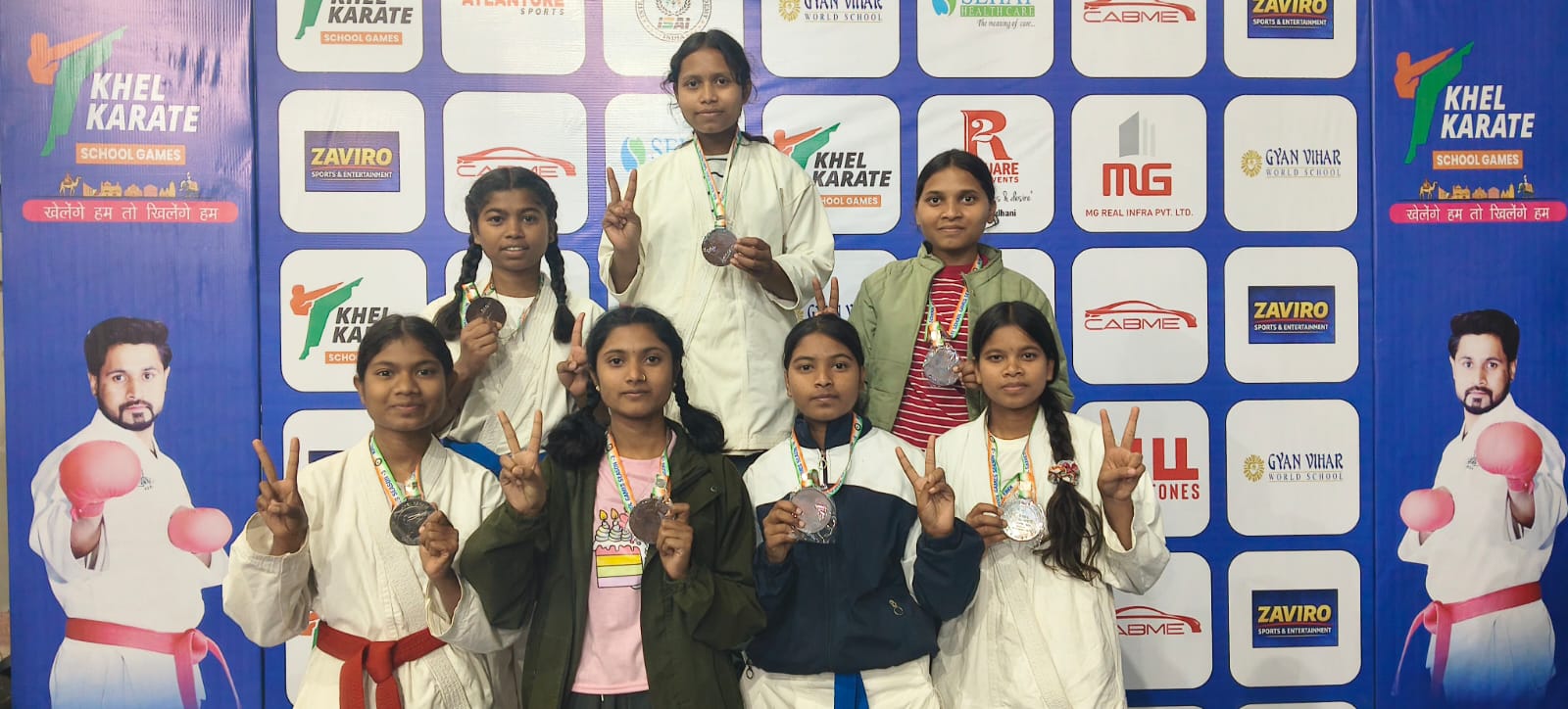 बैतूल: माता शबरी आवासीय कन्या शिक्षा परिसर की छात्राओं ने राष्ट्रीय कराटे टूर्नामेंट में जीते पदक