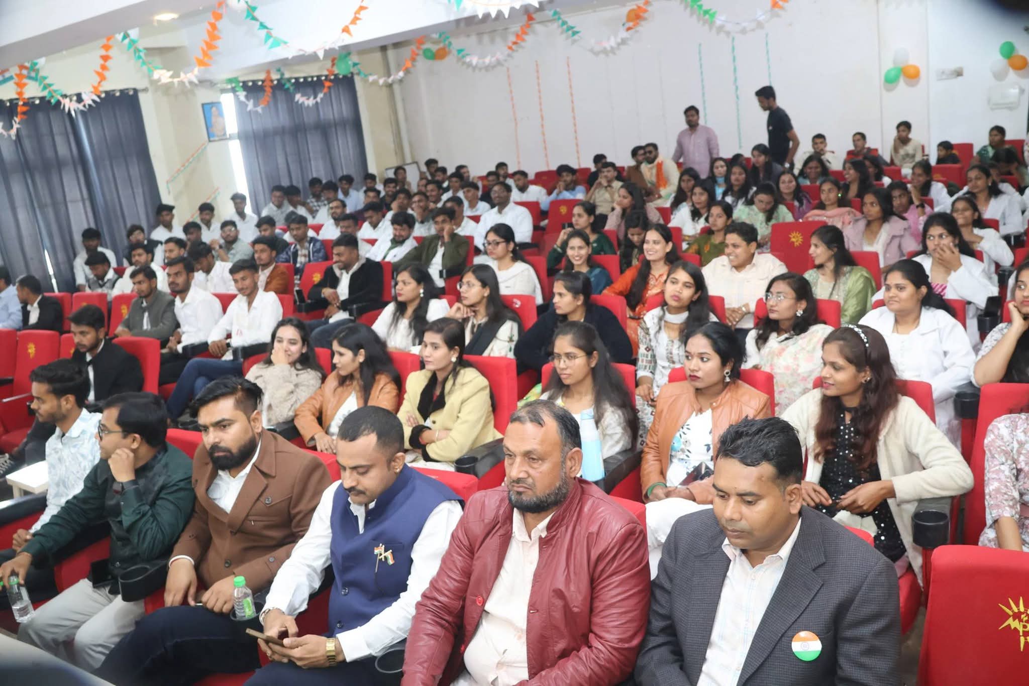 भोपाल में गणतंत्र दिवस समारोह: पाराशर आयुर्वेदिक मेडिकल कॉलेज में देशभक्ति का अद्वितीय उत्सव