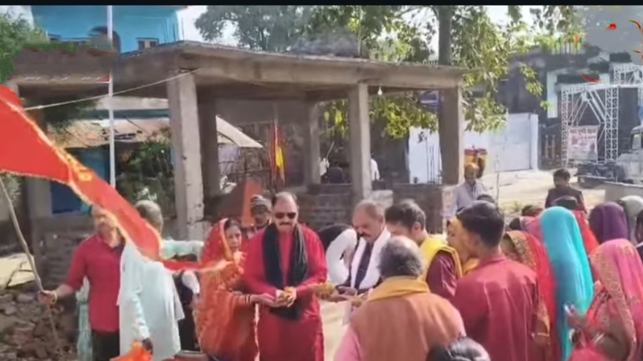 भक्ति का महासंगम: टड़ा से बरमान तक 101 मीटर लंबी चुनरी यात्रा, करीब 100 किमी पैदल चलकर मां नर्मदा को अर्पित होगी चुनरी 