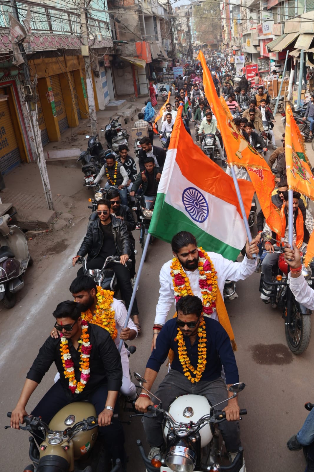 यशपाल परमार और रोहित राजा अमरवा के नेतृत्व में एक ऐतिहासिक और विशाल तिरंगा मोटरसाइकिल रैली निकाली