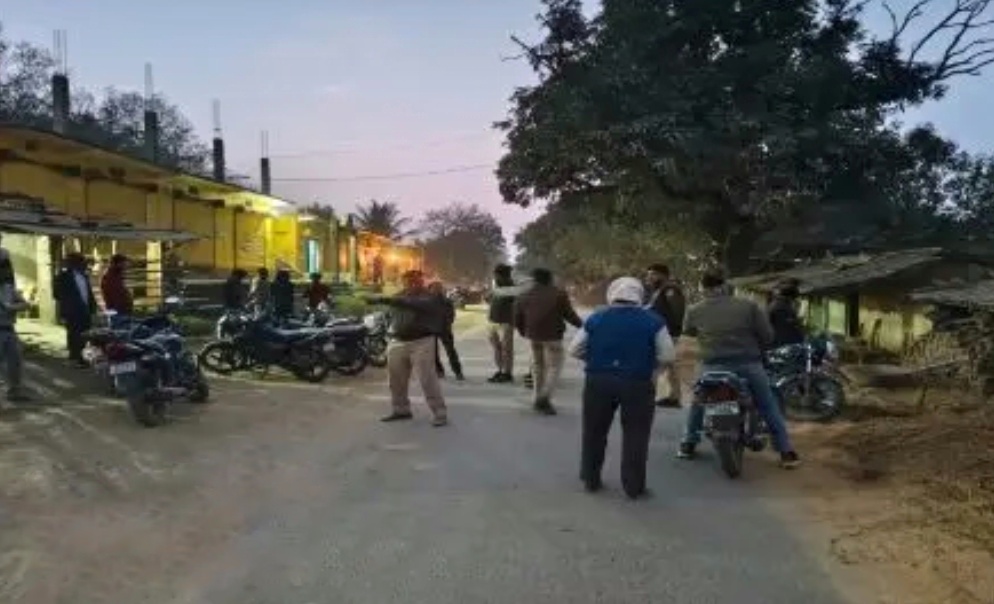 Sidhi के वरिष्ठ अधिकारियों के निर्देश पर सिंहावल पुलिस का बड़ा एक्शन, बिना हेलमेट वालों पर सख़्ती