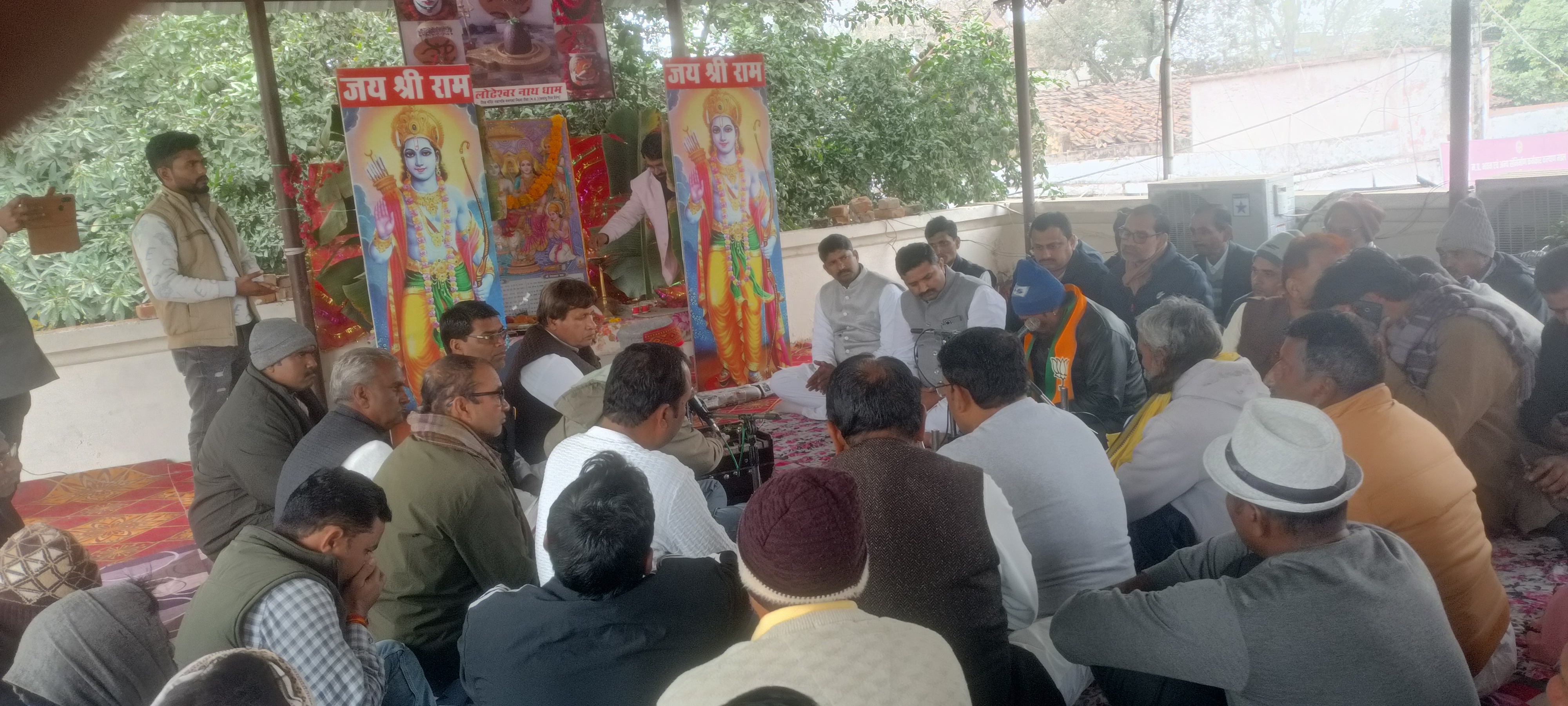 नववर्ष मिलन समारोह के दौरान सुंदरकांड का आयोजन   posted by Abhishek Gupta from Mangawan