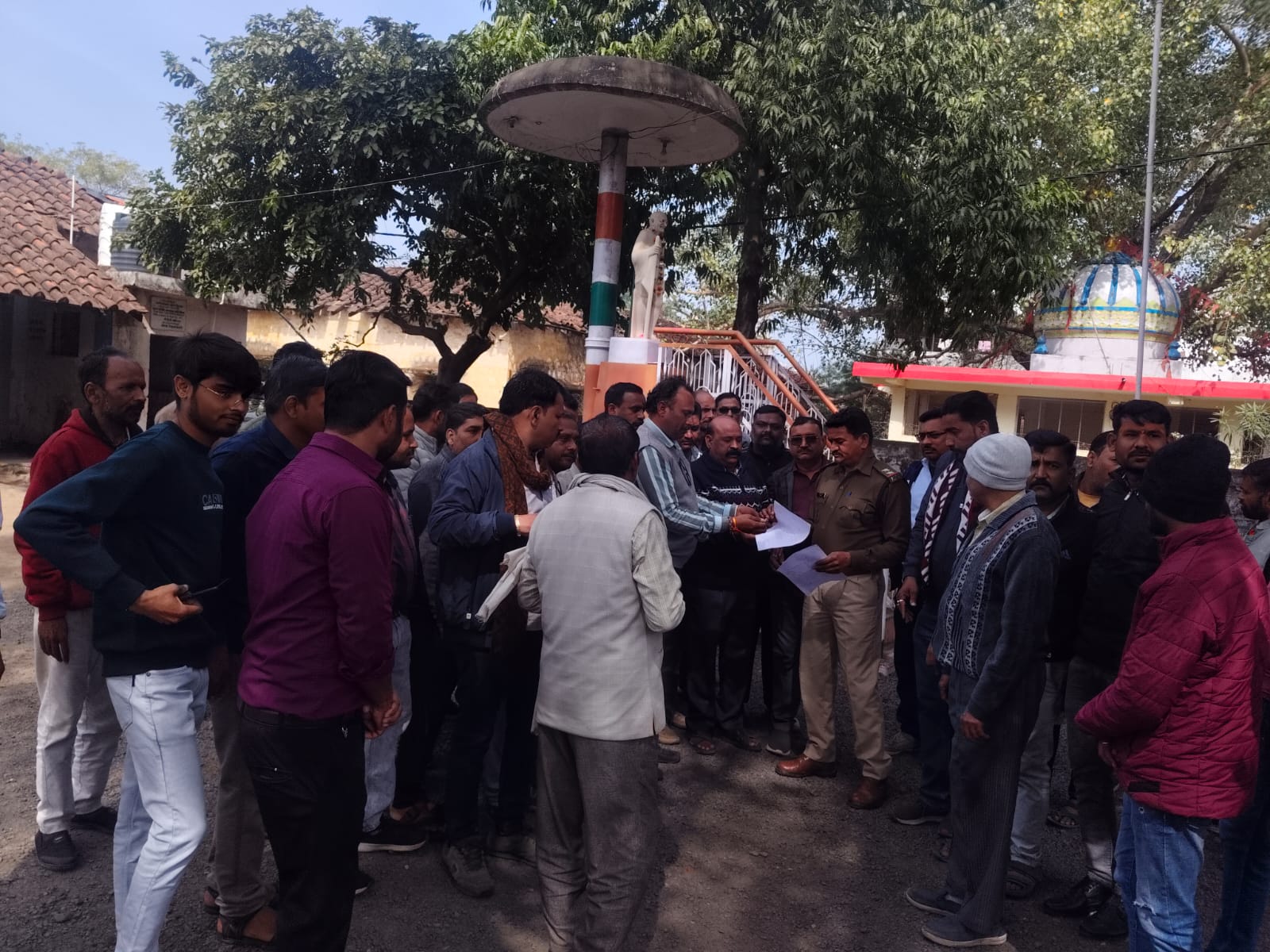UGC के नए 'इक्विटी' नियमों के खिलाफ केसली में फूटा गुस्सा; राष्ट्रपति और राज्यपाल के नाम सौंपा ज्ञापन