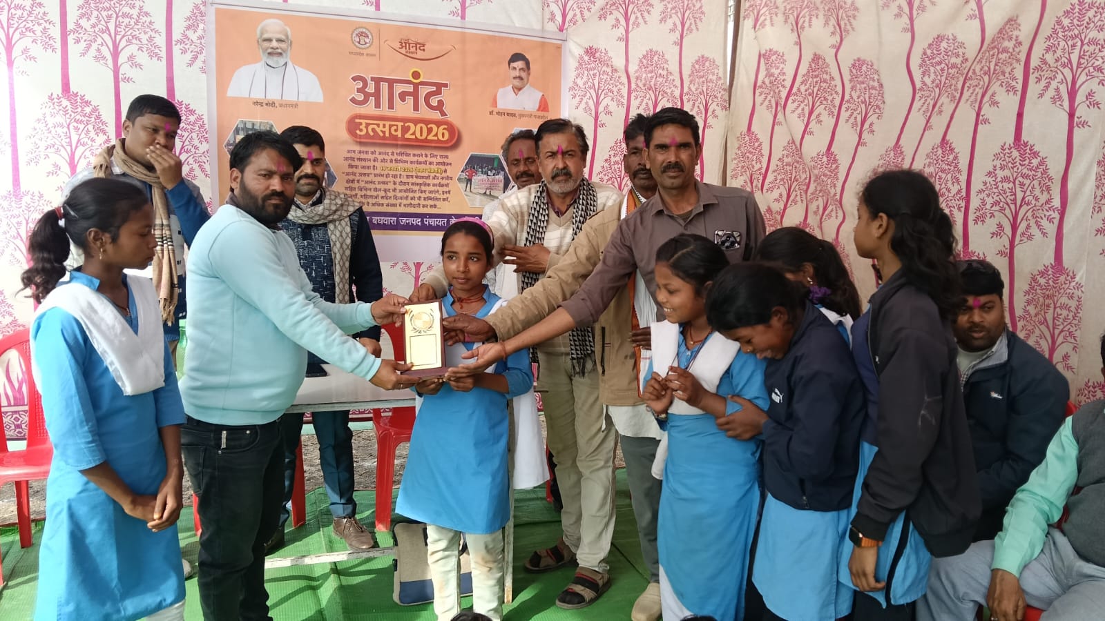 केसली में बिखरे आनंद के रंग: पारंपरिक खेलों और सांस्कृतिक प्रस्तुतियों से महकीं ग्राम पंचायतें posted by Manish Kumar Chaubey from Sagar