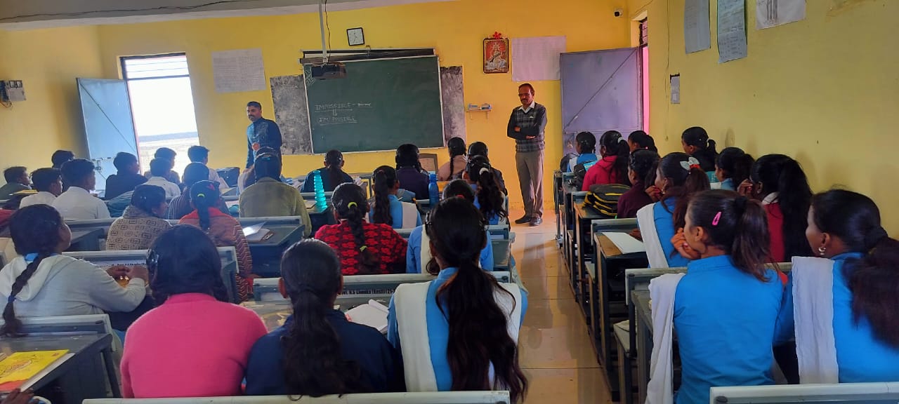 चौका हाईस्कूल में करियर मेले का आयोजन: 'मिसाइल मैन' के संघर्ष से छात्रों ने सीखी सफलता की राह posted by Manish Kumar Chaubey from Sagar