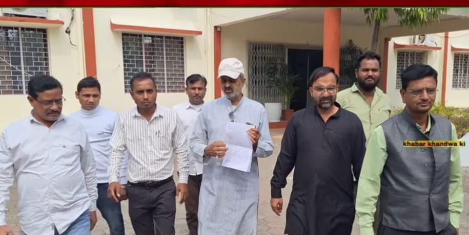 कांग्रेस कार्यकर्ता पहुंचे पुलिस अधीक्षक कार्यालय संविधान और लोकतंत्र की सुरक्षा को लेकर दिया ज्ञापन
