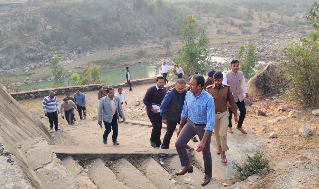 कलेक्टर ने किया लोअर चंदिया डैम का निरीक्षण, दिए आवश्यक निर्देश
