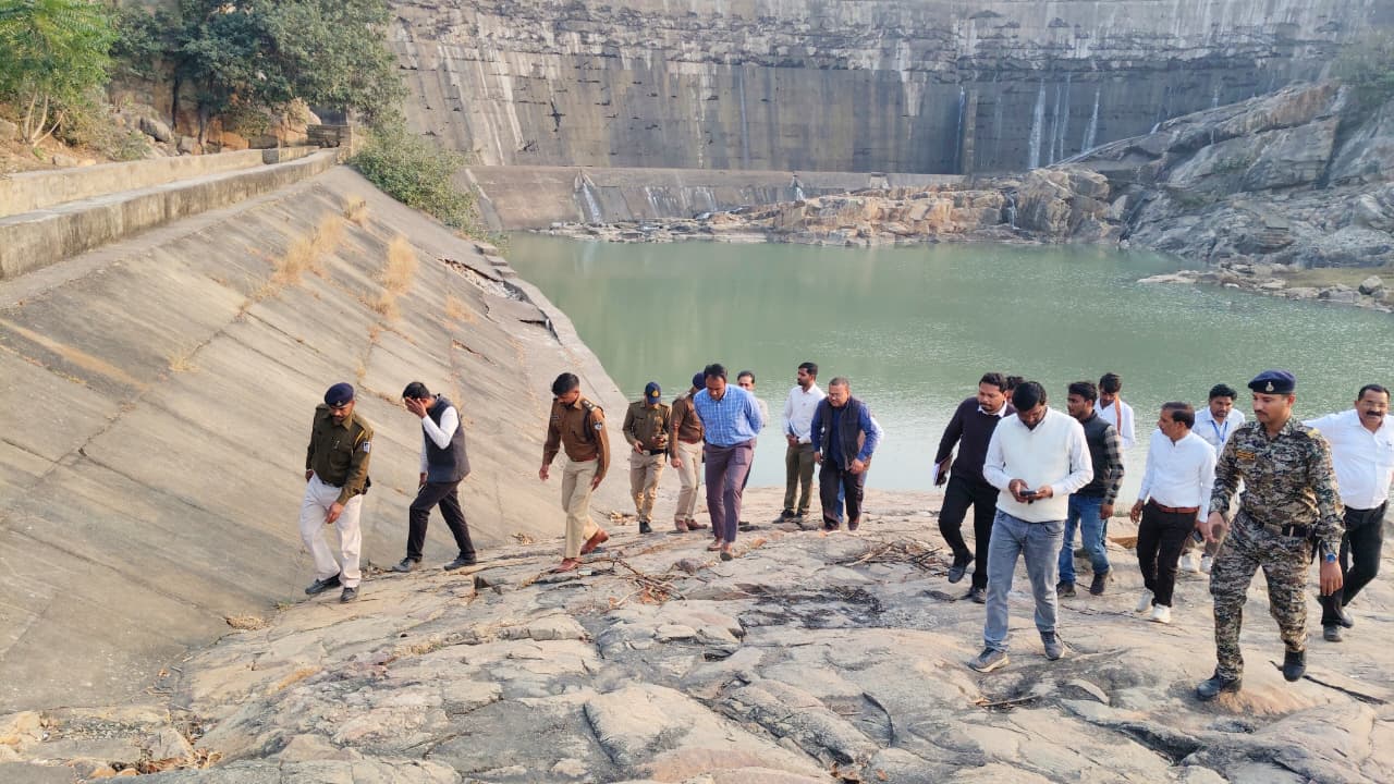 कलेक्टर ने किया लोअर चंदिया डैम का निरीक्षण, दिए आवश्यक निर्देश