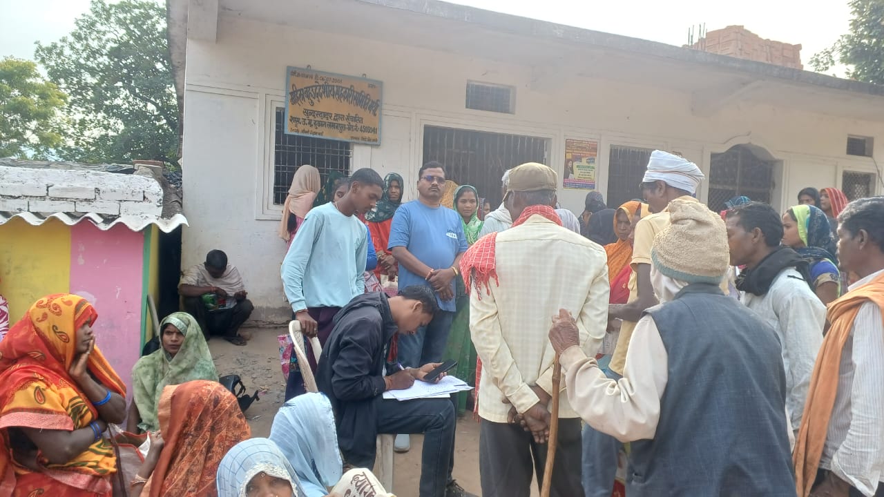 लखनपुरा में हराशन पर राजनीति गरमाई कांग्रेस नेता और कोटेदार पर गड़बड़ी के आरोप से जांच की मांग तेज हुई