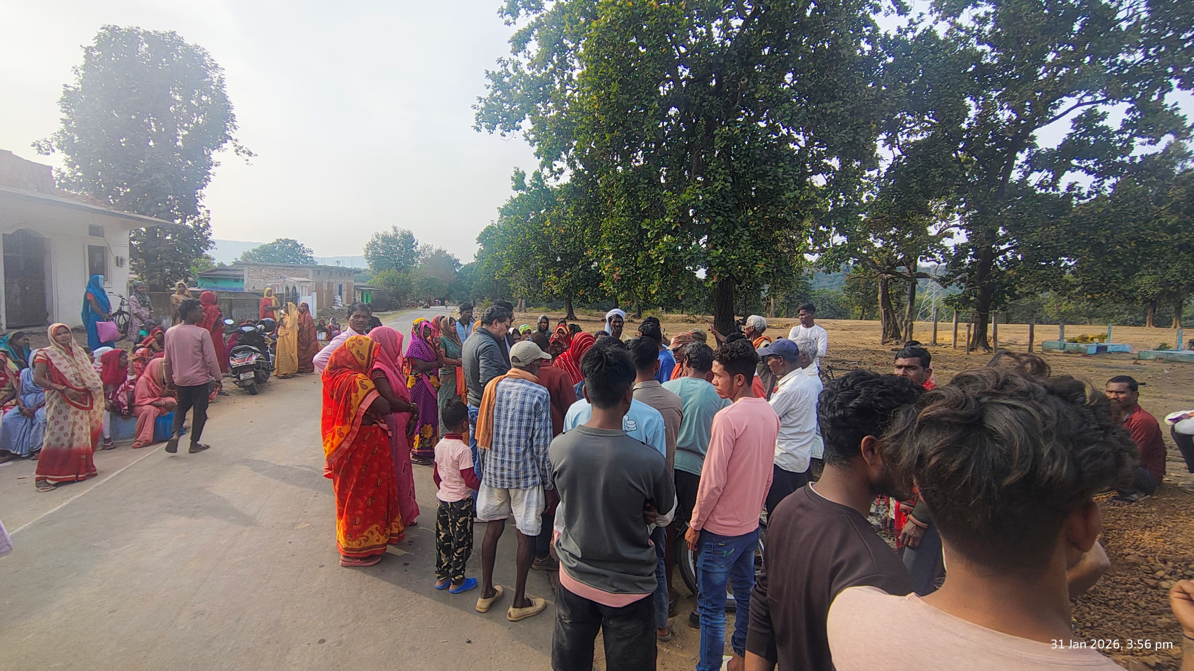 लखनपुरा में हराशन पर राजनीति गरमाई कांग्रेस नेता और कोटेदार पर गड़बड़ी के आरोप से जांच की मांग तेज हुई