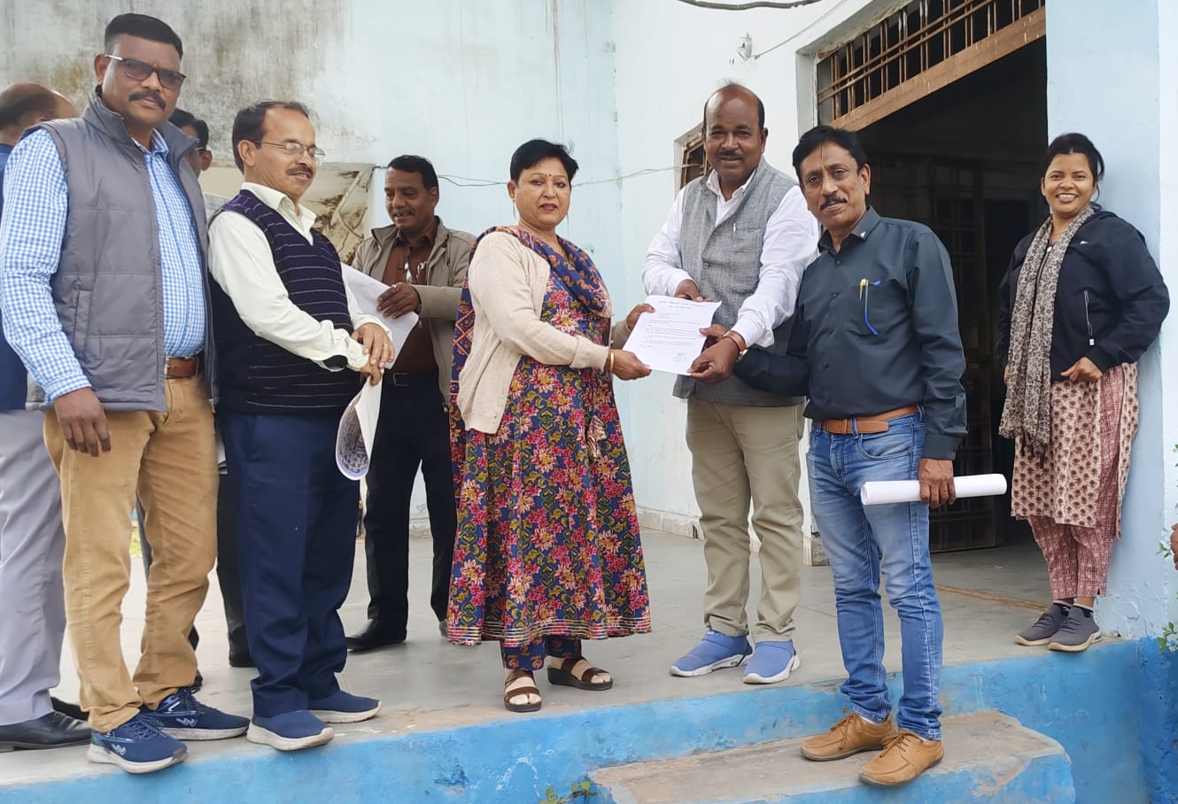 7वें वेतनमान की अंतिम किस्त लंबित*, *राज्य शिक्षक संघ बुदनी ने BEO को सौंपा ज्ञापन*