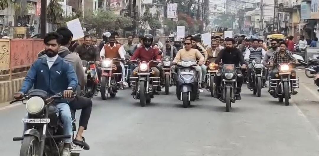 अंबेडकर तिराहे से किसानों ने निकाली मोटरसाइकिल रैली: जागरूकता अभियान में कृषि विभाग और किसानों की बड़ी भागीदारी