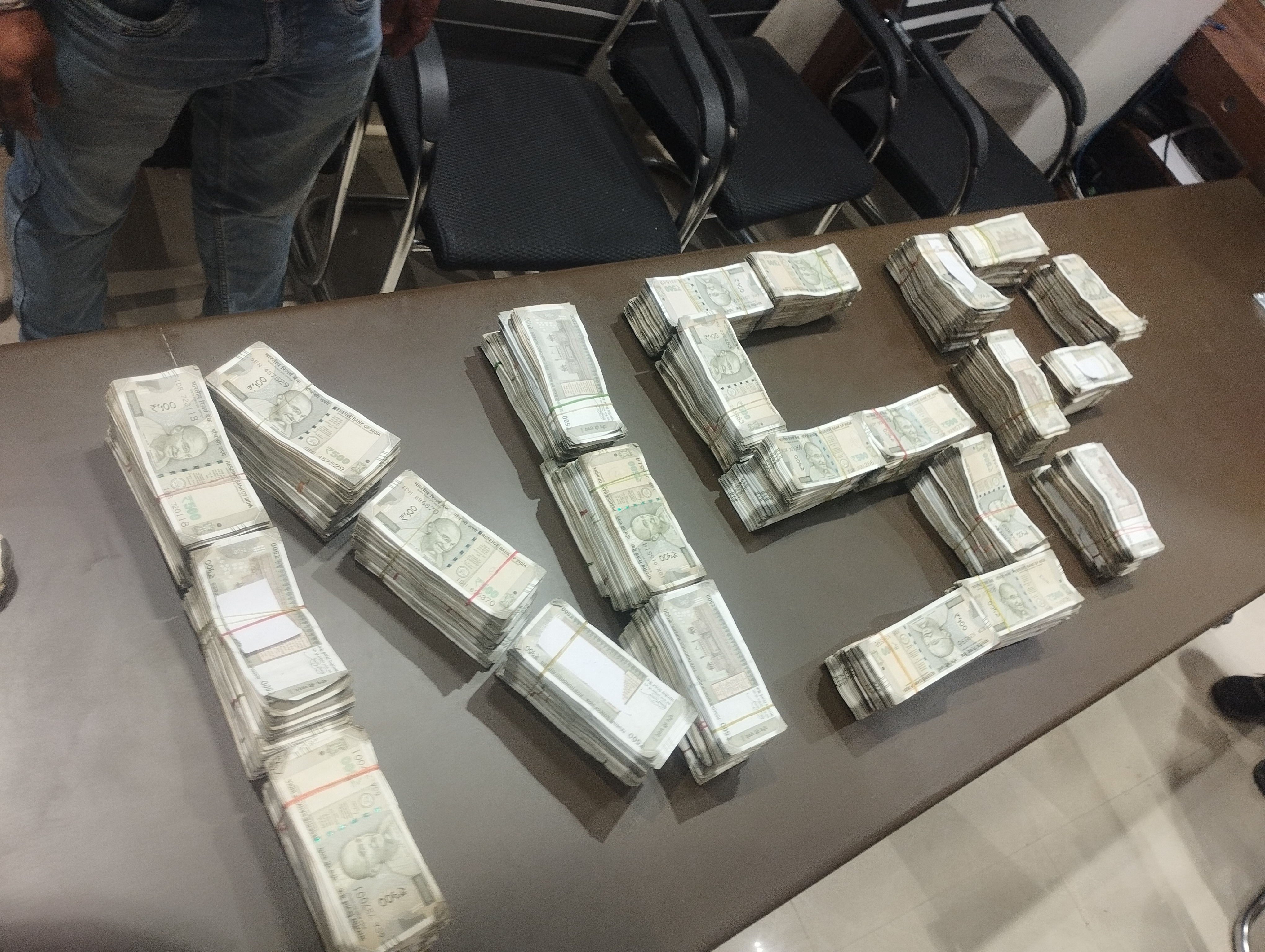 नरसिंहपुर पुलिस को मिली बड़ी सफलता 75 लाख की लूट को चंद्र घंटे में किया खुलासा 