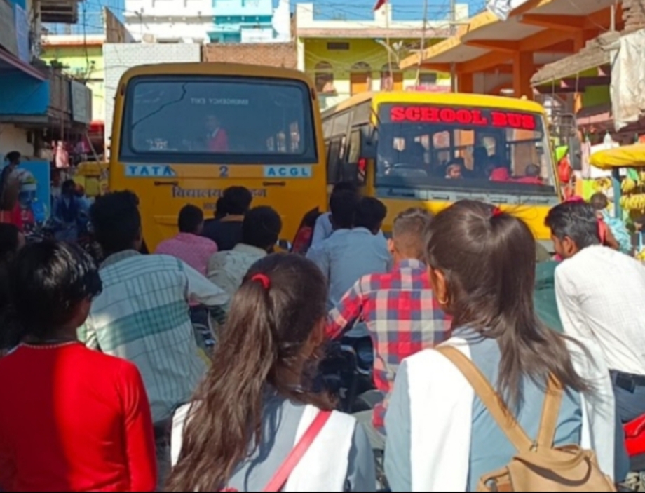 मझौली मुख्य बाजार में भारी वाहनों की नो-एंट्री, 100 मीटर क्षेत्र नो-पार्किंग घोषित