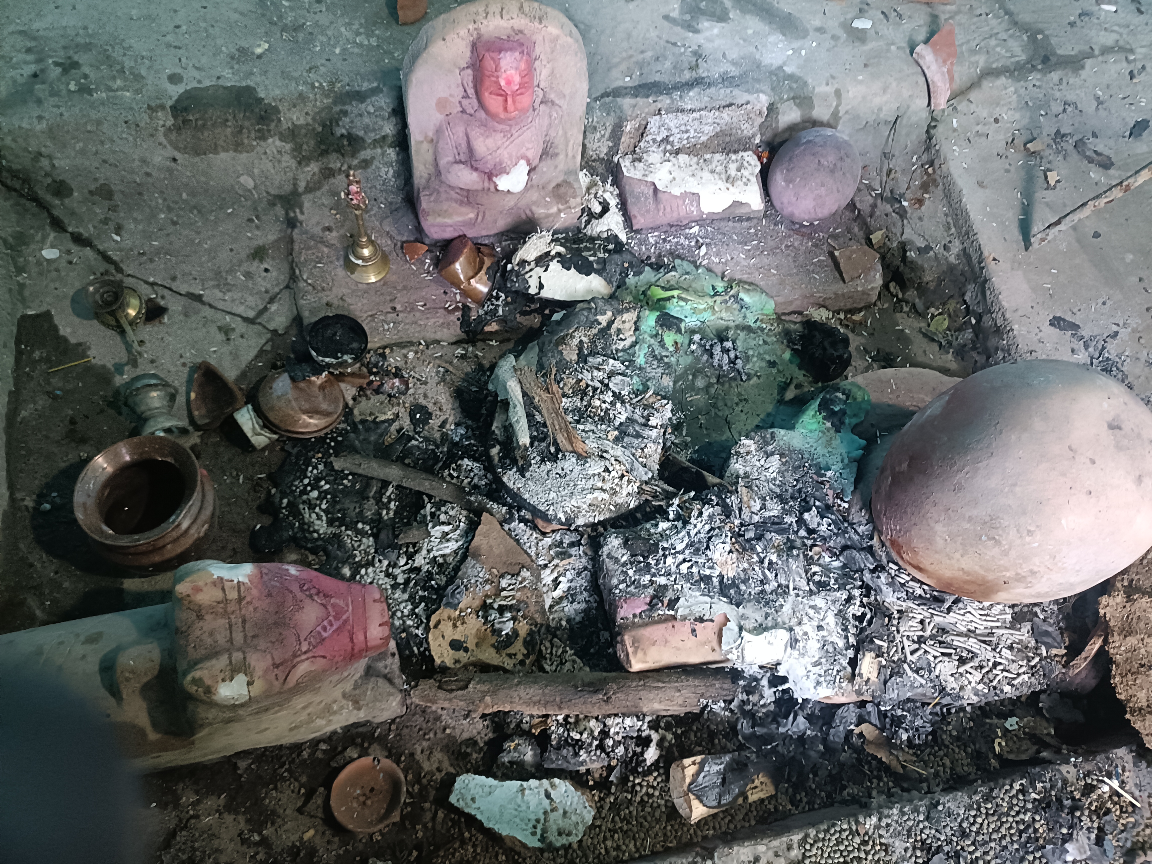 खिमलासा थाना क्षेत्र में शिव मंदिर क्षतिग्रस्त 