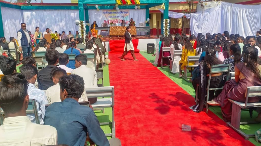केसली उत्कृष्ट विद्यालय में 12वीं के छात्रों को दी गई विदाई