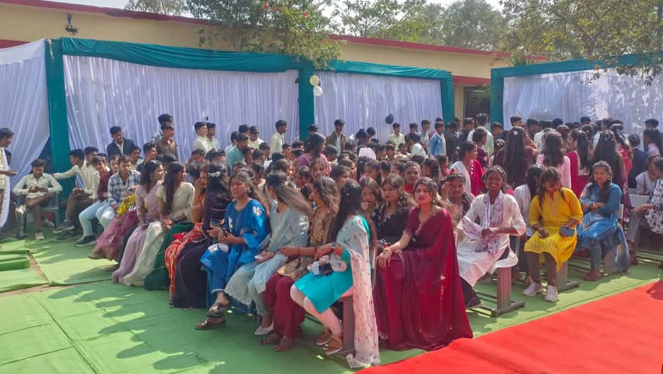 केसली उत्कृष्ट विद्यालय में 12वीं के छात्रों को दी गई विदाई