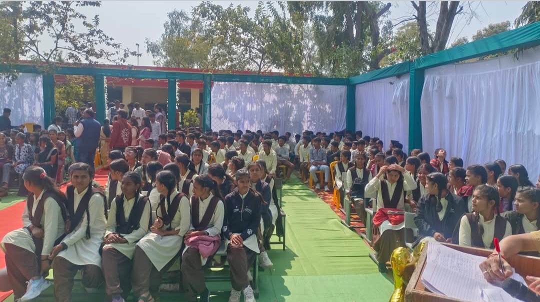 केसली उत्कृष्ट विद्यालय में 12वीं के छात्रों को दी गई विदाई