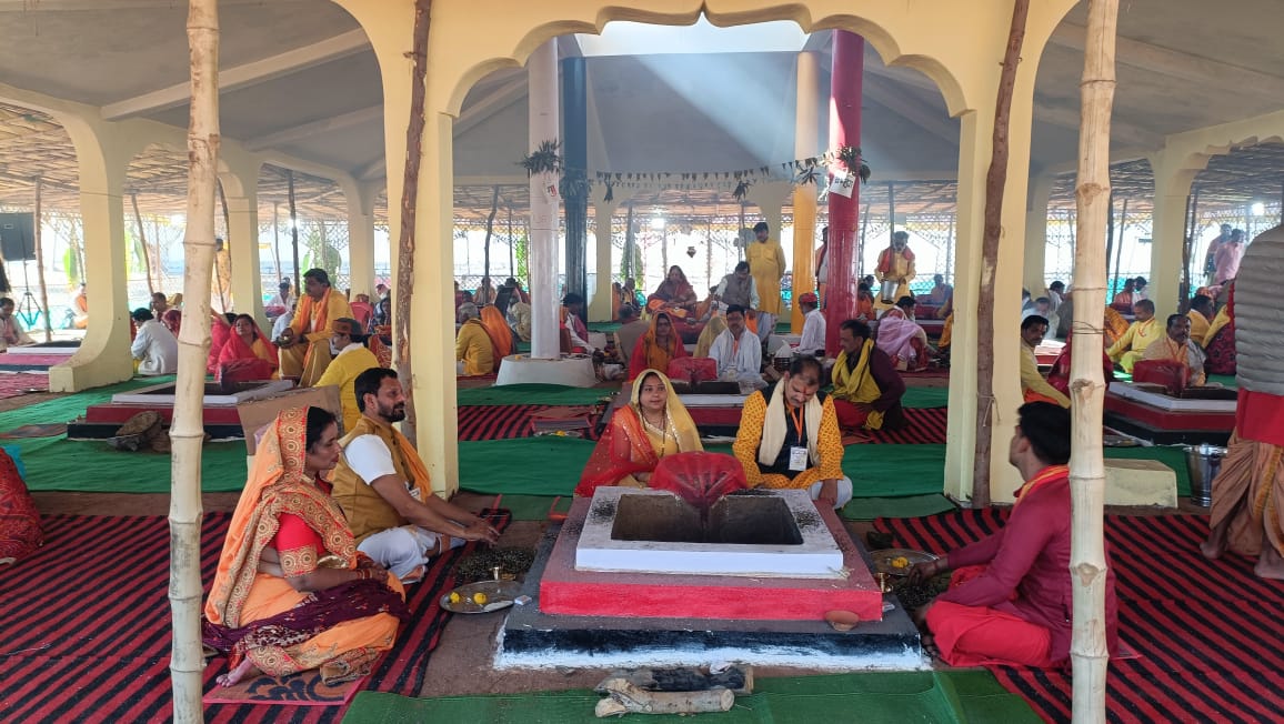 25 कुंड में 75 श्रद्धालुओं ने 2 लाख 19 हजार 231 आहुतियां दी