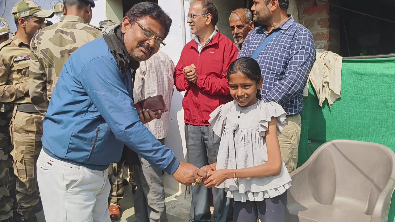 मानवता की मिसाल: सीआईएसएफ ने गंभीर बीमारी से जूझ रही छात्रा के इलाज के लिए बढ़ाया मदद का हाथ