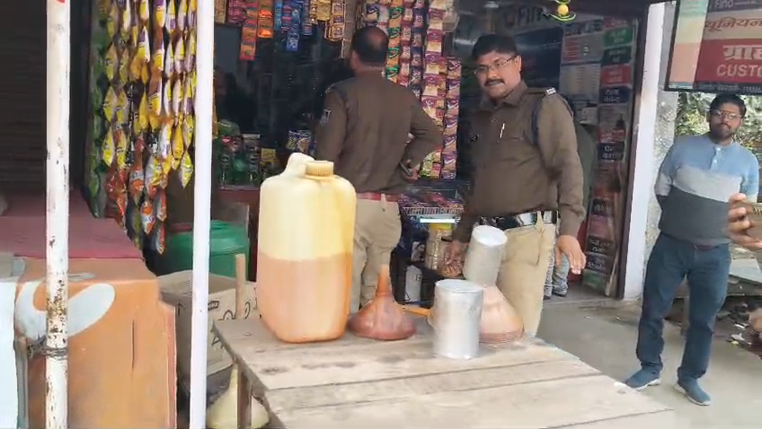यूपी से एमपी तक ईंधन तस्करी पर पुलिस का शिकंजा, 500 लीटर से अधिक डीजल-पेट्रोल जब्त