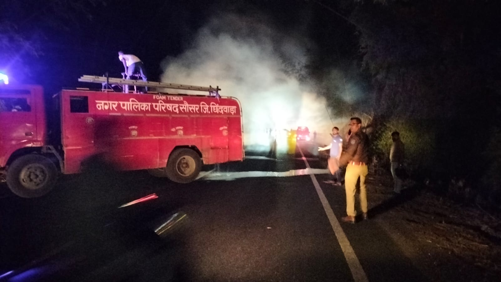 नागपुर हाईवे पर क्रेटा कार में लगी आग, मिनटों में जली कार