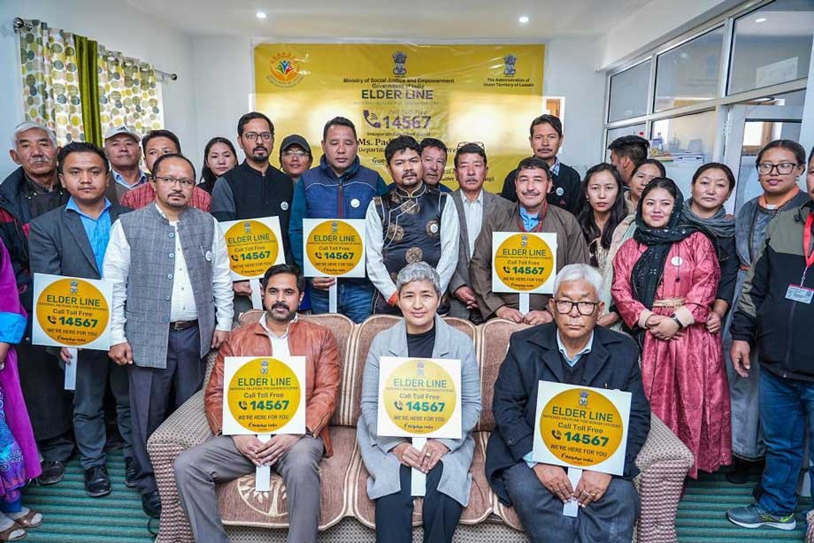 बुजुर्गों के लिए वरदान बनी 'एल्डर लाइन': 14567 पर कॉल कर मिनटों में पाएं सहायता