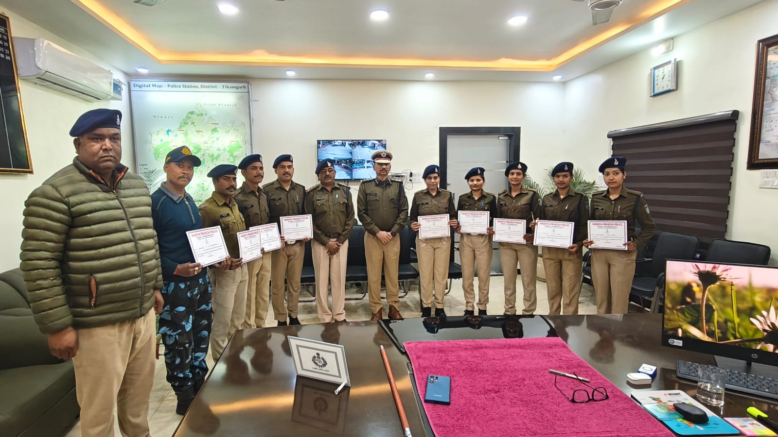 पुलिस अधीक्षक ने 9 नव नियुक्त आरक्षकों को सौंपे नियुक्ति आदेश