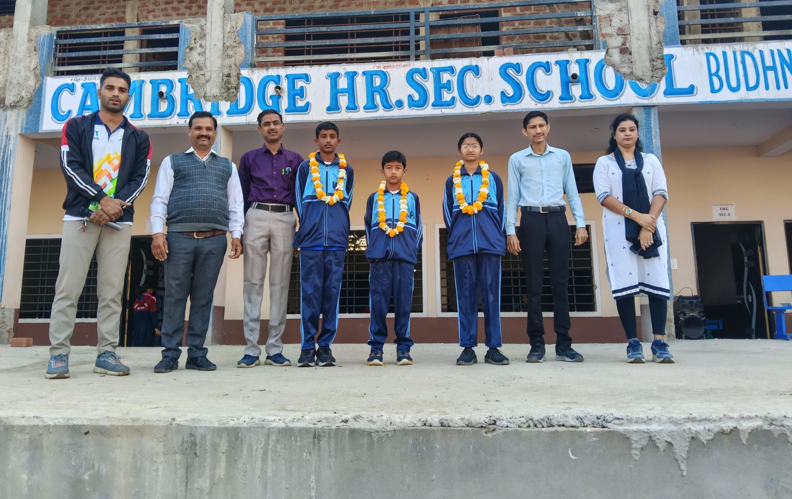 हैंडबॉल एसोसिएशन द्वारा कैंब्रिज स्कूल में जाकर  अध्यक्ष और सचिव ने खिलाड़ियों का किया सम्मान