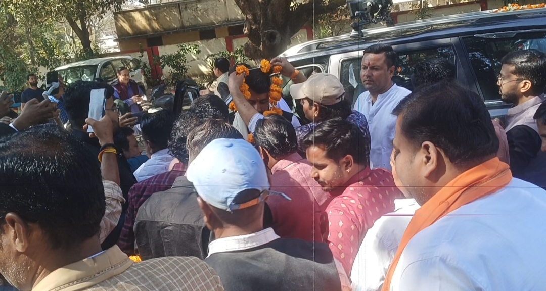 भारतीय जनता युवा मोर्चा के प्रदेश अध्यक्ष श्याम टेलर का बिरसिंहपुर पाली दौरा: युवा कार्यकर्ताओं में भरी नई ऊर्जा