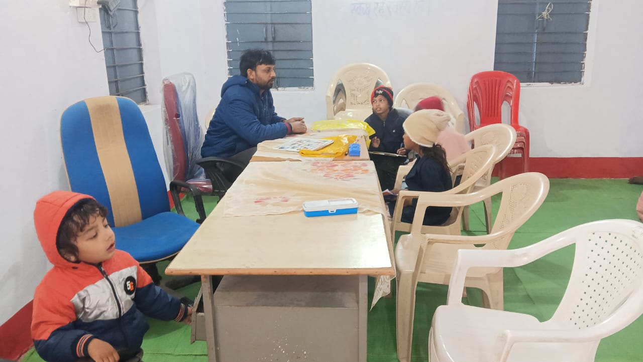 सीधी जिले की ग्राम पंचायत भगवार में शिक्षा की अनूठी पहल: निःशुल्क शिक्षा से बच्चों का भविष्य सवरेगा posted by Apil Kumar Singh  from Sidhi