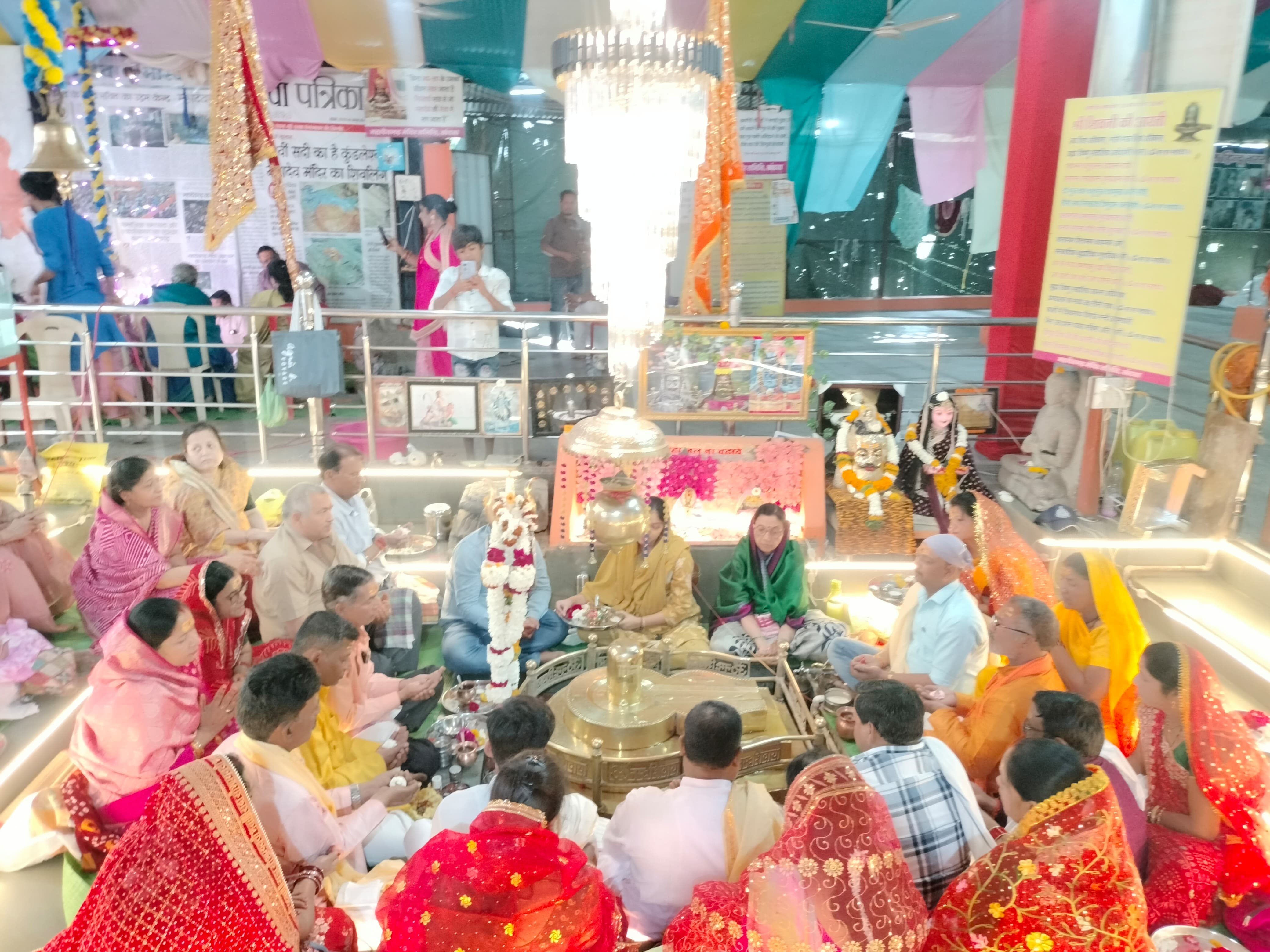 महादेवगढ़ मंदिर पर भोले की बारात को लेकर हुआ  गन्ने के रस से अभिषेक