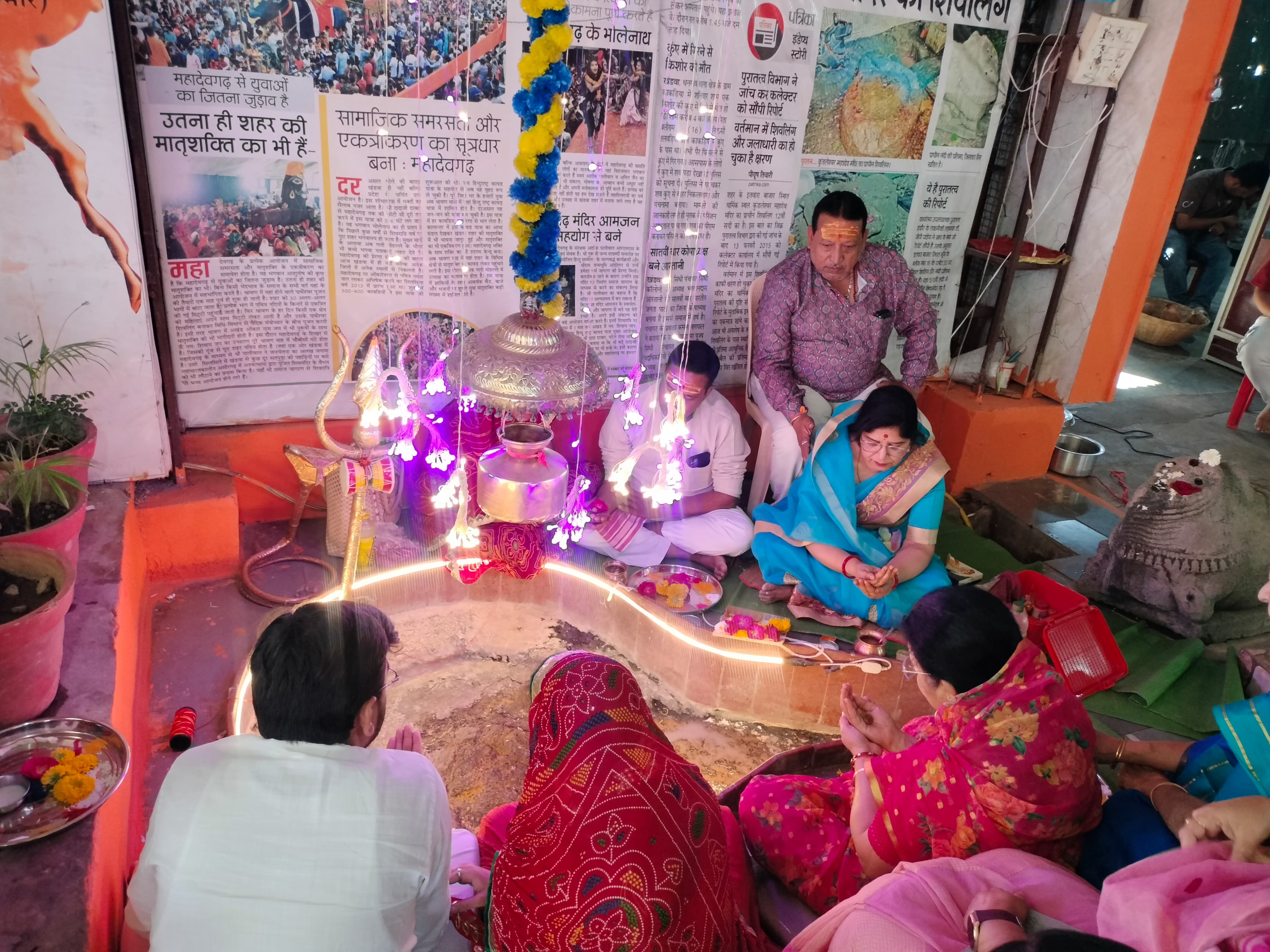 महादेवगढ़ मंदिर पर भोले की बारात को लेकर हुआ  गन्ने के रस से अभिषेक