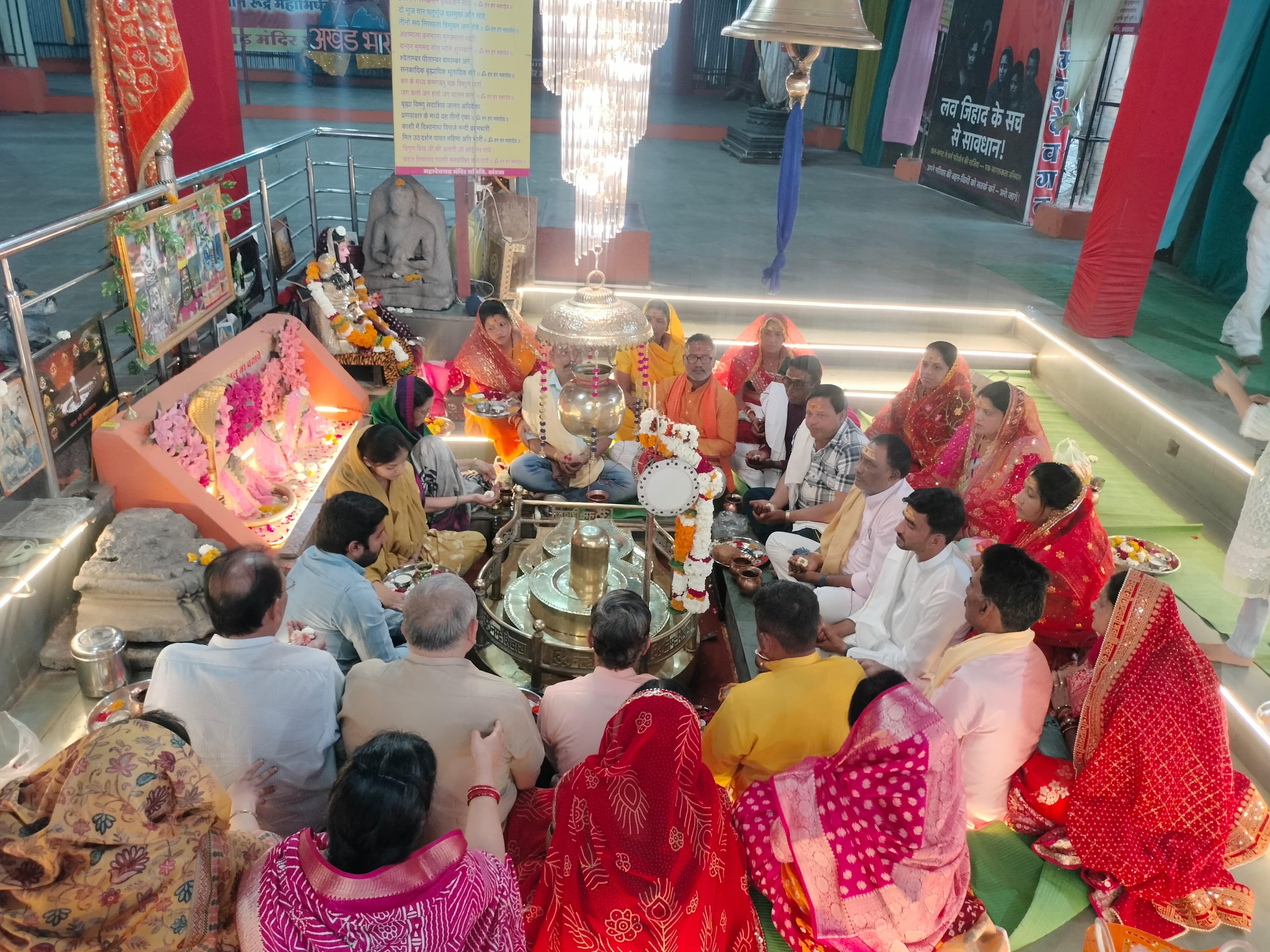 महादेवगढ़ मंदिर पर भोले की बारात को लेकर हुआ  गन्ने के रस से अभिषेक
