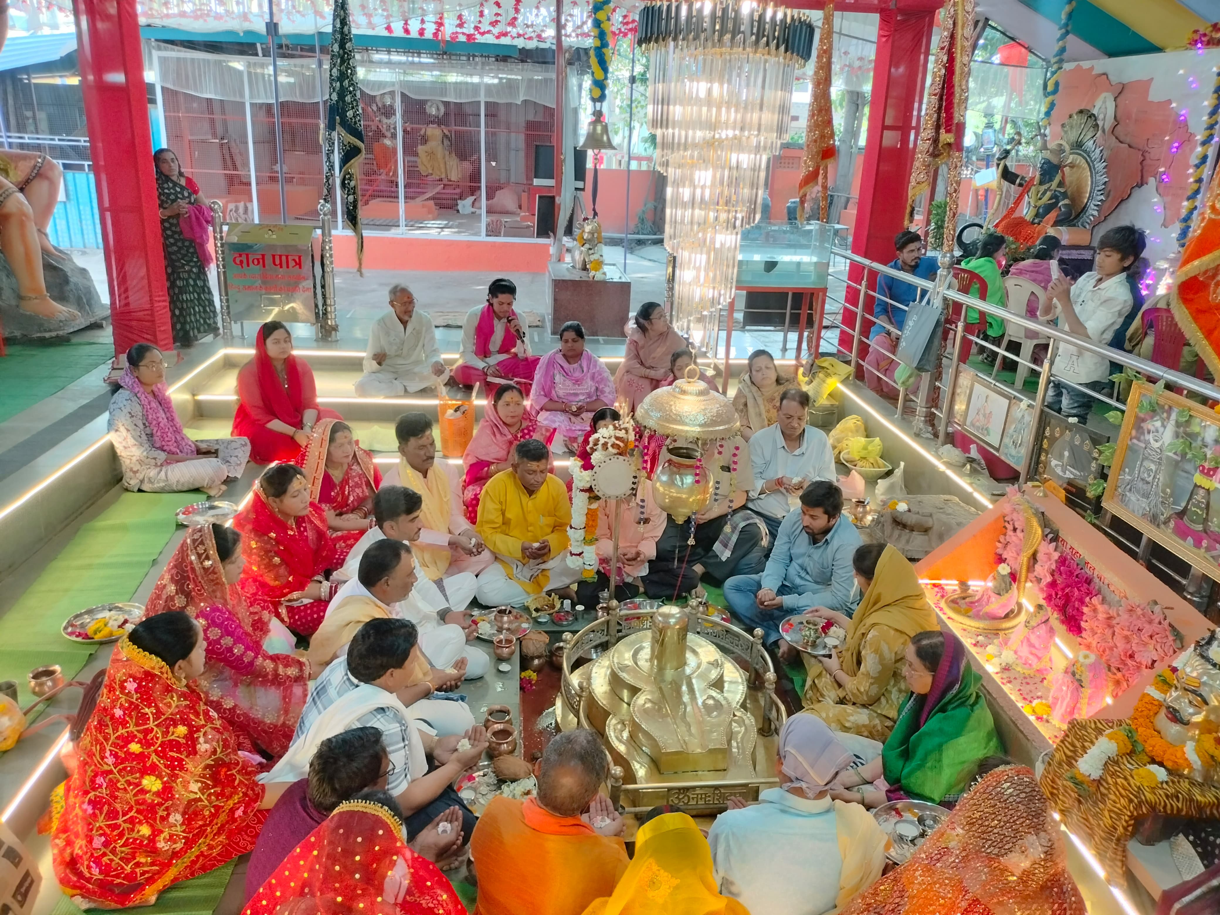 महादेवगढ़ मंदिर पर भोले की बारात को लेकर हुआ  गन्ने के रस से अभिषेक